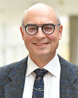 Prof. Dr. jur. Dr. h. c. Volker Lipp
